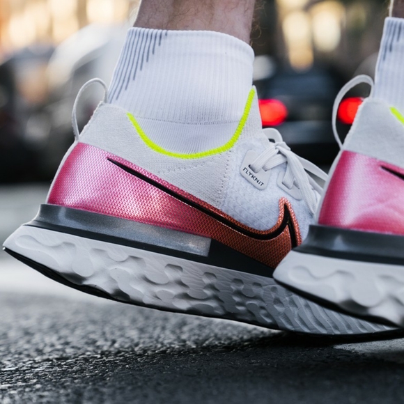 Nike Epic React Infinity Run Flyknit Men's shoes - Picture 3 of 8